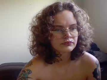 girl
        lucrativelucy cam image #2195848
