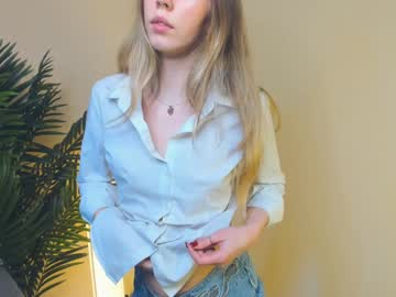 girl
        katrin_tangerine cam image #2571879