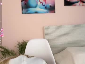 girl
        jollly_belle cam image #3624535