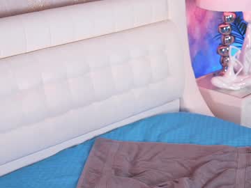 girl
        kittycaitlin cam image #4332079