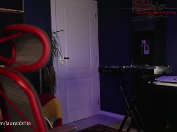 girl
        laurenbrite cam image #640398