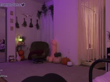 girl
        evelynpiers cam image #128710