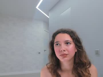 girl
        sallyscotth cam image #1946935