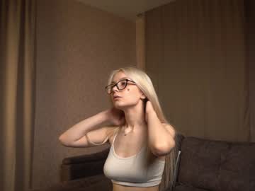 girl
        cassie130505 cam image #2582183