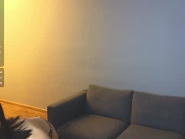 girl
        poppypaws cam image #3928234