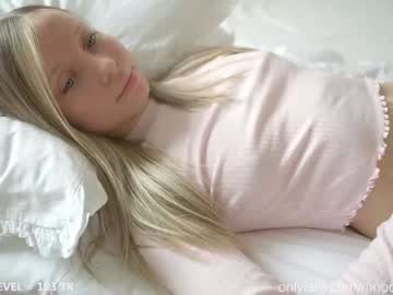 girl
        pureangeldolores cam image #1844691