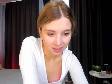 girl
        milablush cam image #878019