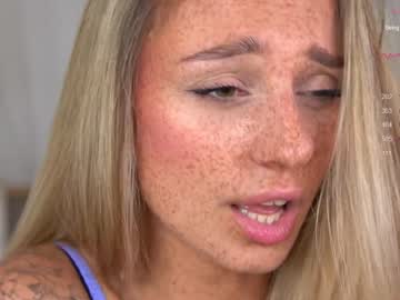girl
        artease cam image #2284832