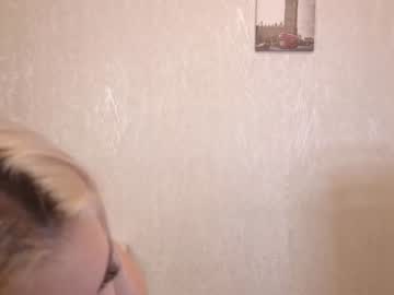 girl
        islanaomi cam image #1833332