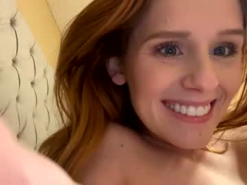 girl
        rayofsunshine_21 cam image #1944415
