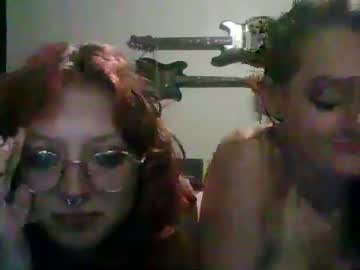 couple
        twoprettybestfriends cam image #1331183