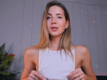 girl
        emmi_rosee cam image #2065304