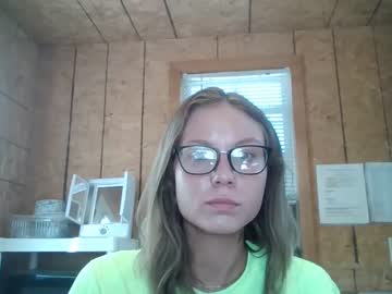 girl
        ellieozark cam image #1332844