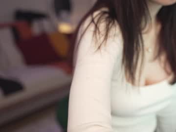 girl
        _blackbee_ cam image #4101774