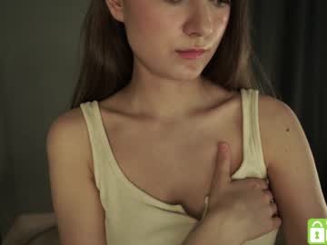 girl
        tessarosse_ cam image #1045045