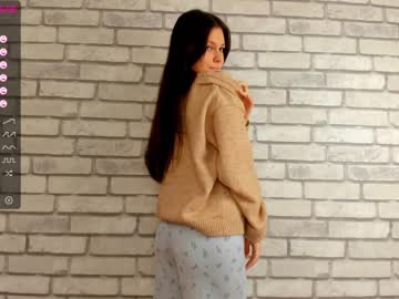 girl
        carolynjacquelins cam image #175273