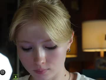 girl
        bestblondiiecb cam image #2971304
