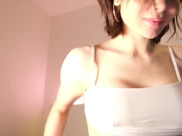 girl
        sae__ cam image #766472