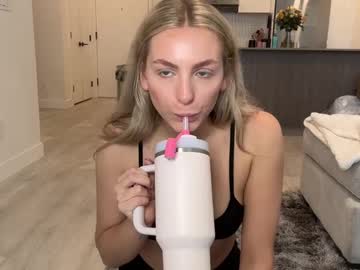 girl
        summerlovingg cam image #3081822
