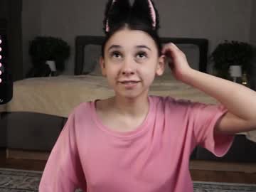 girl
        zarascarlett cam image #3929963