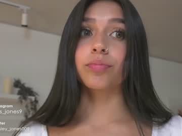 girl
        ashley_jones9 cam image #2005521