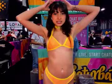 girl
        violetttflowers cam image #3560420