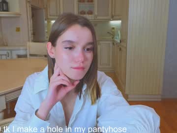 girl
        harrieteasley cam image #3472533