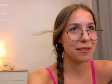 girl
        wanda_robinson cam image #3182290