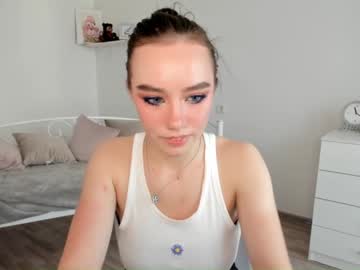girl
        vi_vi_an cam image #1194114