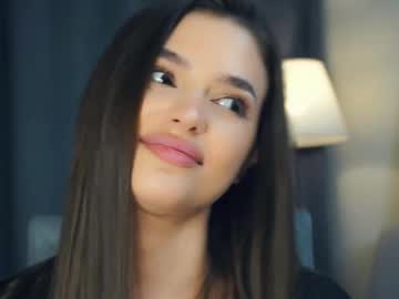 girl
        zarabeamer cam image #4537557