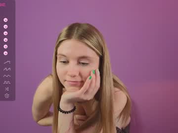 girl
        alisia_spinnet cam image #2146415