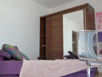 girl
        fazeyj cam image #3056167
