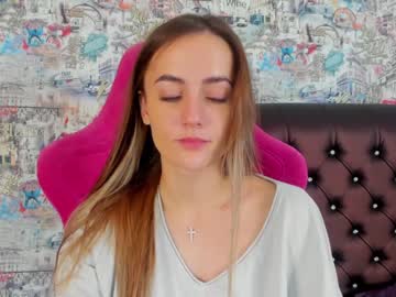 girl
        angelina_new cam image #579783