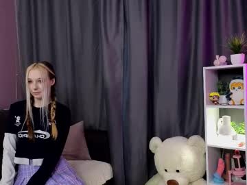 girl
        queen_sammi cam image #4381566
