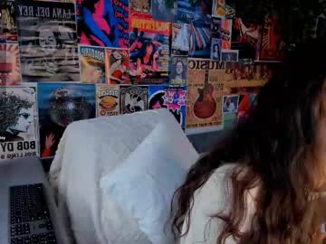 girl
        flirtykitty_ cam image #4370842