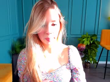 girl
        milablush cam image #946256