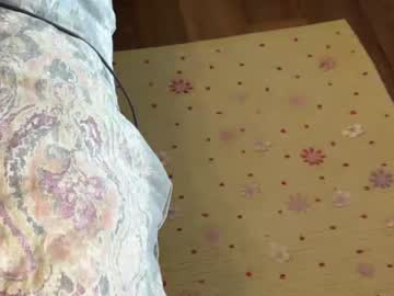girl
        mommamia12 cam image #2372717