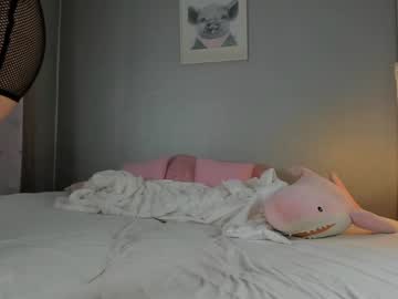 girl
        _mito_69 cam image #2283414