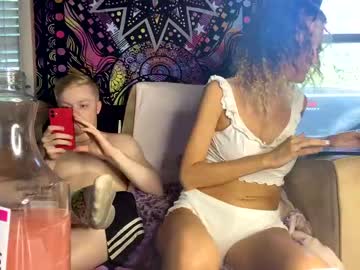 couple Webcam Girls Sex Thressome And Foursome with chelsebaby3