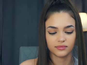 girl
        zarabeamer cam image #4527886