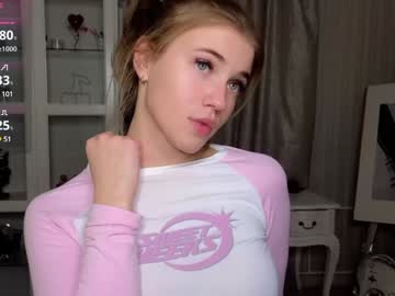 girl
        cute_fox_girl cam image #3745355