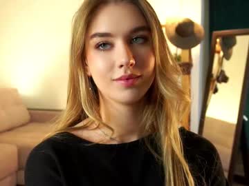 girl
        adorableash cam image #3545391