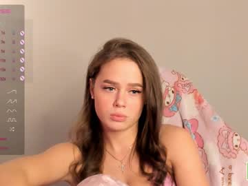girl
        brittcubitt cam image #2490125