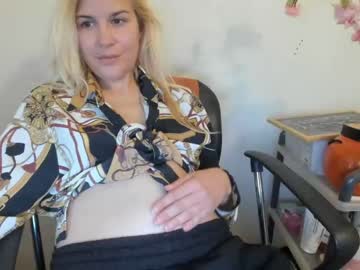 girl
        mia________ cam image #1394576