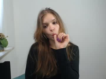 girl
        vivien_slender cam image #3017741