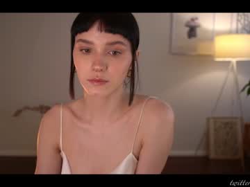 girl
        luna_ai cam image #998534