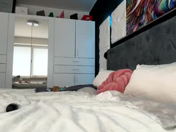 girl
        hannah_nvrst cam image #4090549