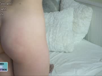 girl
        vivid_whit cam image #694361