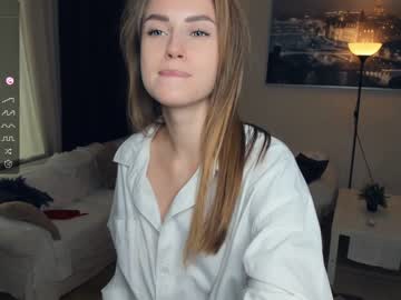 girl
        _wild_orchid_ cam image #1801518