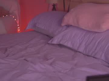 girl
        kittenmoon_ cam image #1337705